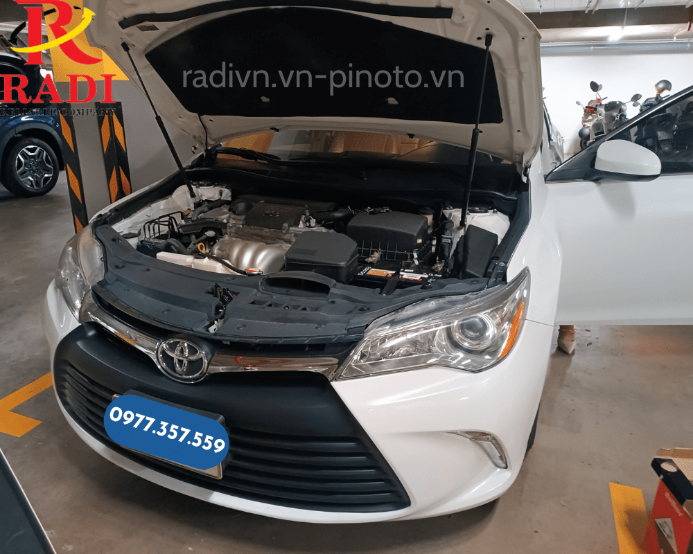 Thay ắc quy xe Toyota Camry